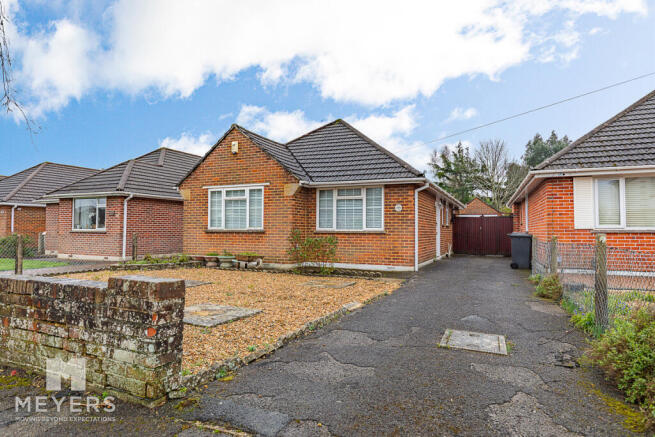2 bed property, in Petersfield Road, £425,000