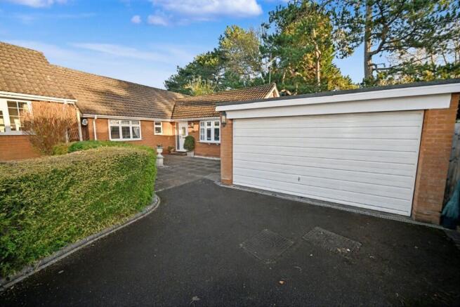 3 bed property, in Saxon Court, £470,000