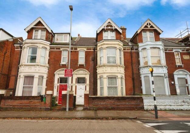 5 bed property, in 98 Victoria Road North, £250,000