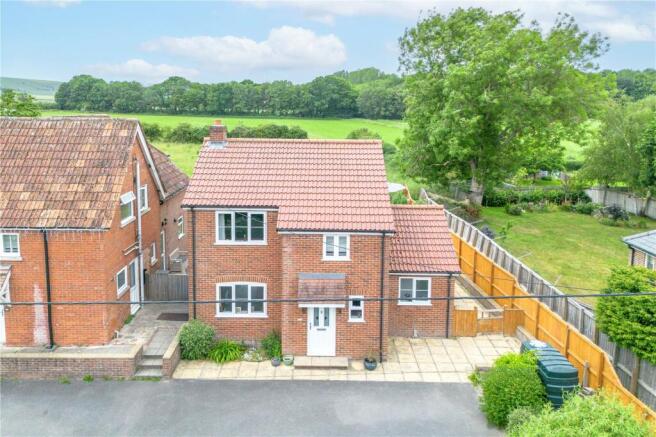3 bed property, in The Hollow, £425,000