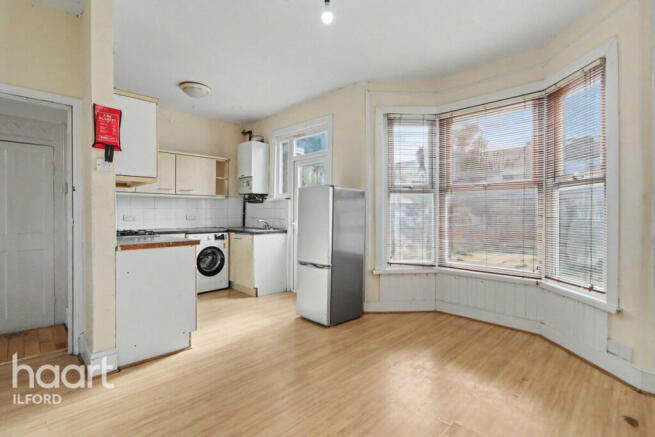 3 bed property, in Holmwood Road, £475,000