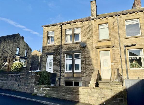 2 bed property, in Knowl Road, £150,000