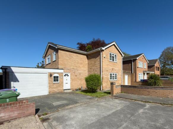 4 bed property, in Haymans Grove, £350,000
