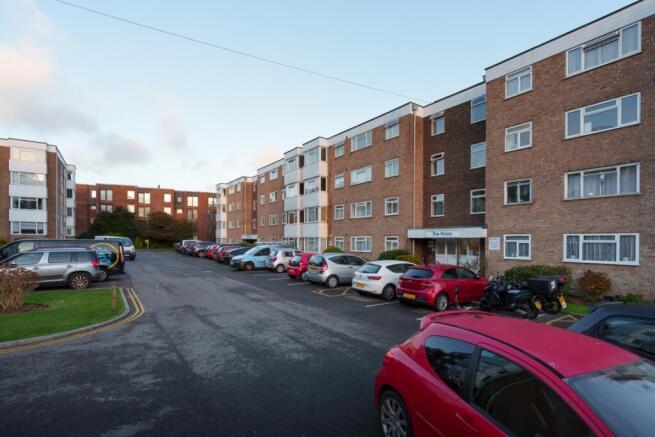 1 bed property, in The Priory, £230,000