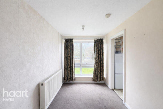 2 bed property, in Compton Road, £300,000