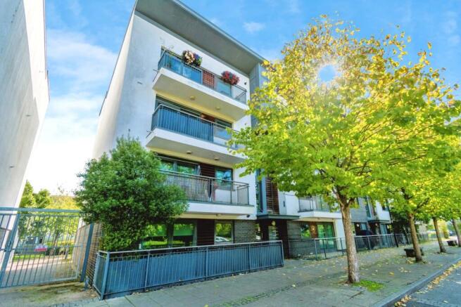 2 bed property, in Nelson Street, £150,000