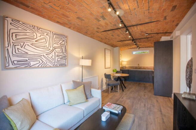 1 bed property, in Vineyard, £295,000