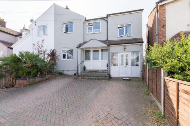 6 bed property, in Sky Peals Road, £900,000