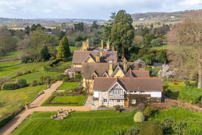 5 bed property, in Sandy Lane, £1,250,000