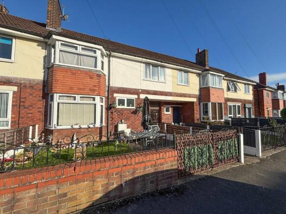 4 bed property, in Wrenbury Crescent, £230,000