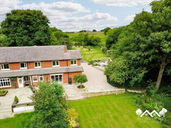 4 bed property, in Vine Villa, £550,000