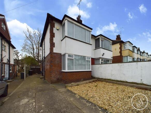 3 bed property, in Amberton Road, £260,000
