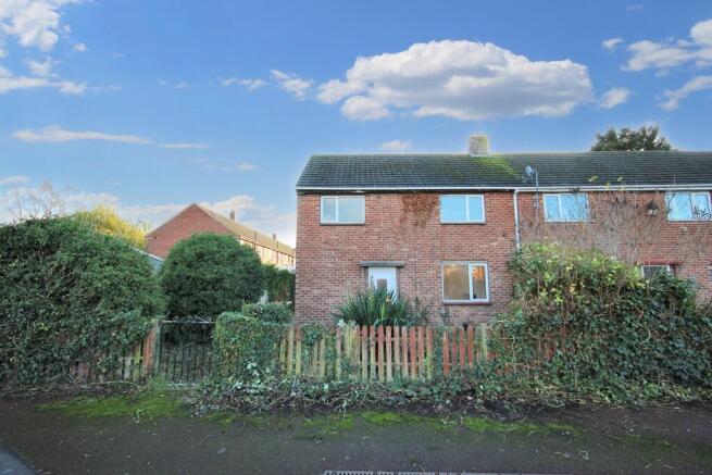 3 bed property, in Cherry Holt, £145,000