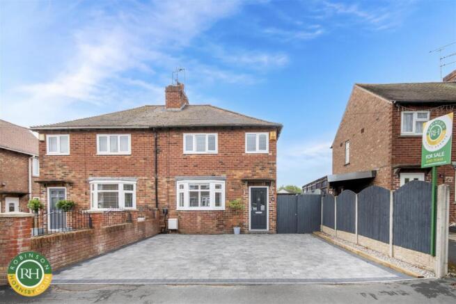 2 bed property, in King Edward Road, £260,000