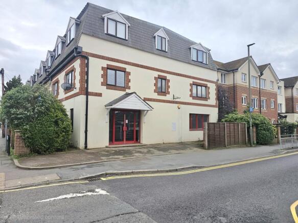 1 bed property, in Walton Road, £170,000