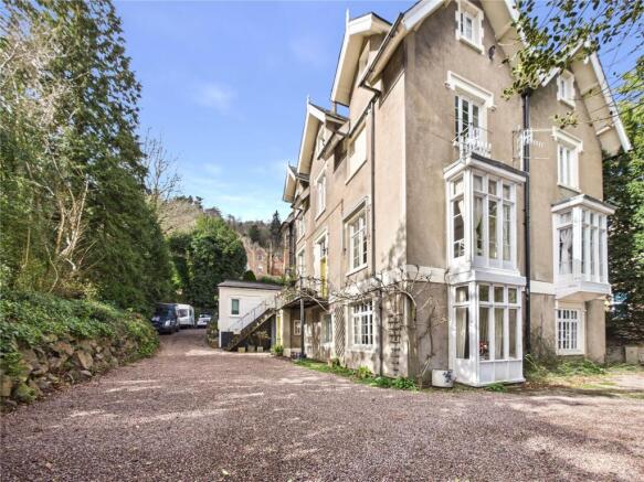 2 bed property, in Abbey Road, £180,000