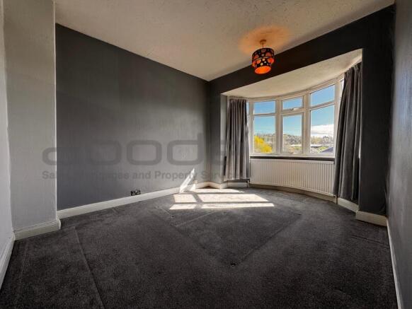 3 bed property, in Hollindale Drive, £184,500