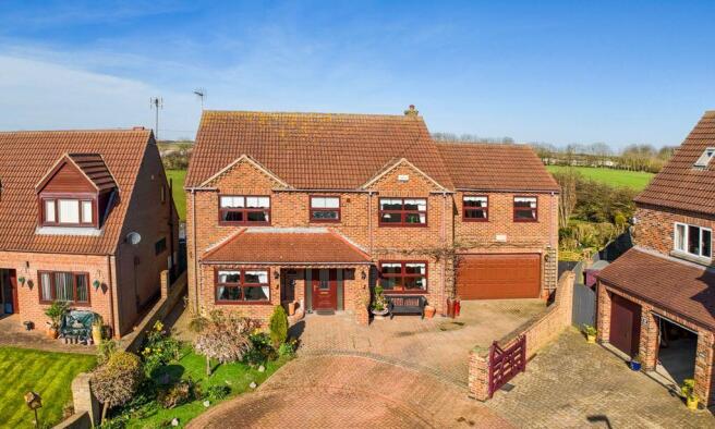 5 bed property, in Byedales, £425,000