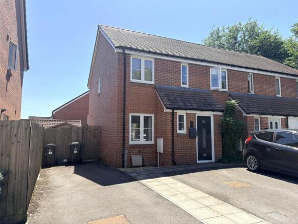 2 bed property, in The Bluebells, £235,000