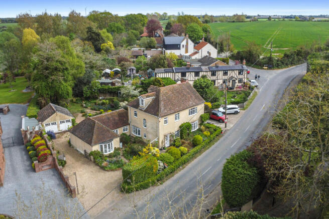 5 bed property, in Springvale, £695,000