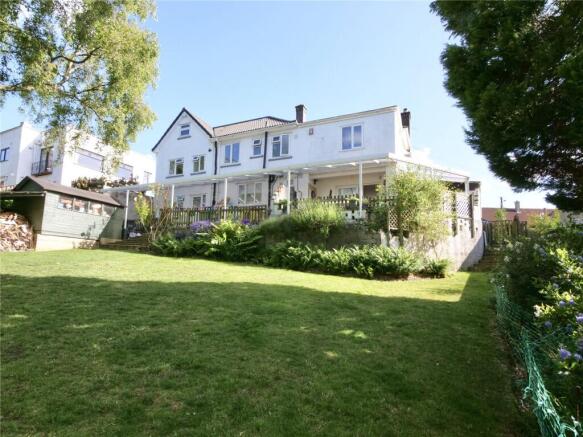 6 bed property, in Large Detached House, £795,000