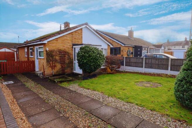 3 bed property, in Friars Close, £215,000