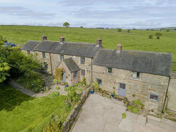 6 bed property, in Parsons Lane, £925,000