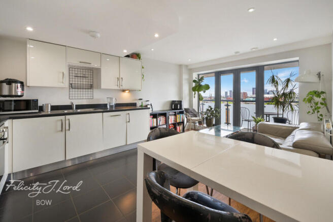 2 bed property, in Vernon Road, £375,000