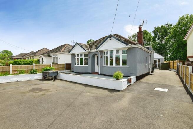 2 bed property, in Park Lane, £280,000