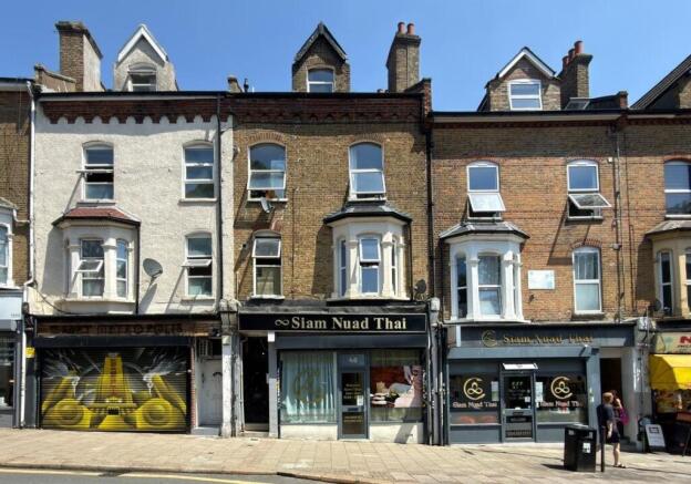 1 bed property, in Flat D, £100,000