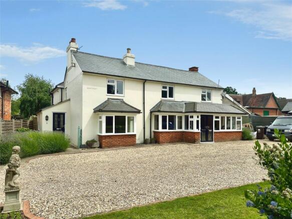 3 bed property, in Sherfield Green, £550,000