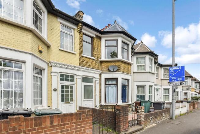 3 bed property, in Chingford Road, £750,000