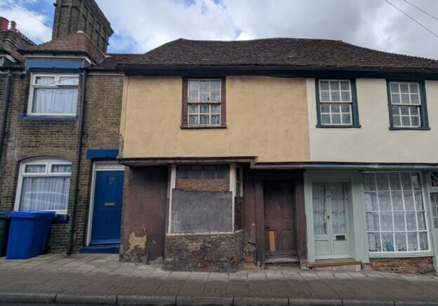 3 bed property, in 46 High Street, £40,000