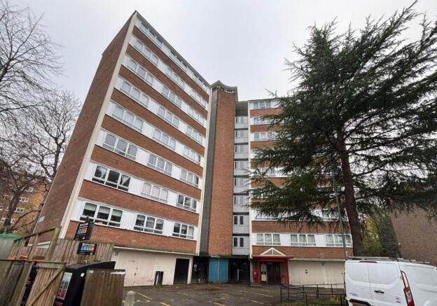 2 bed property, in 8 Stoford Close, £195,000