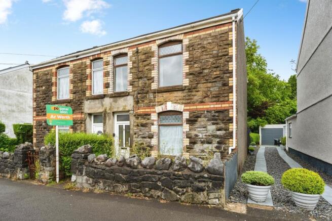 2 bed property, in Gorseinon Road, £60,000