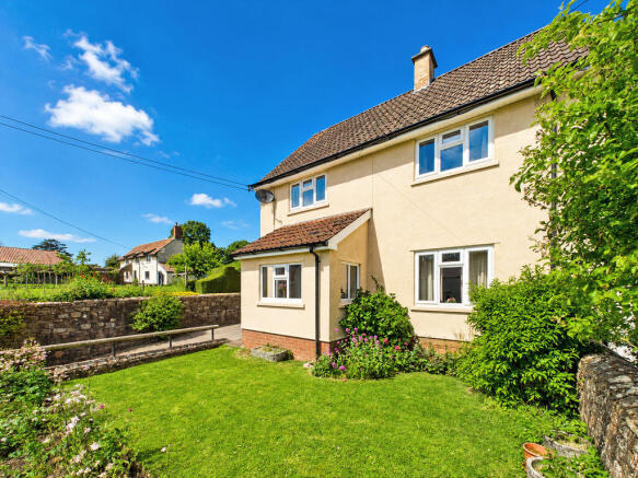 3 bed property, in Brendon View, £350,000