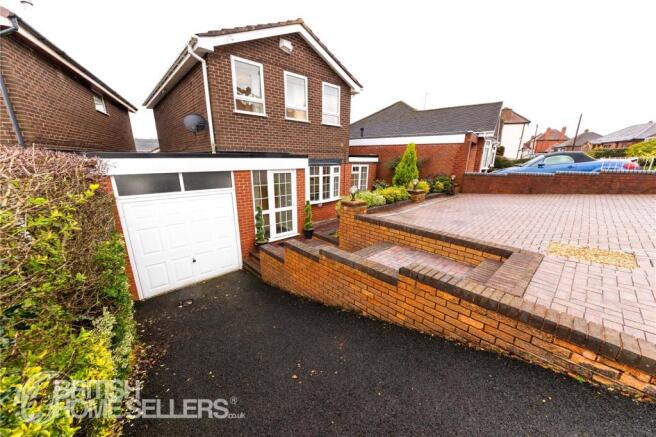 3 bed property, in Dunns Bank, £300,000