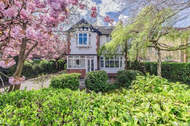 5 bed property, in Moss Lane, £930,000