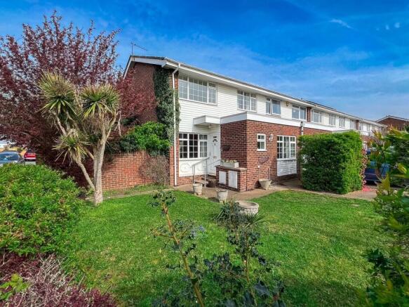 4 bed property, in Fleetside, £600,000