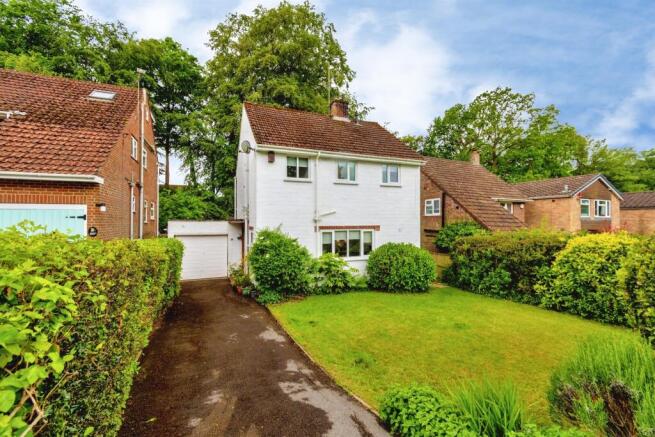 3 bed property, in Bassett Row, £600,000