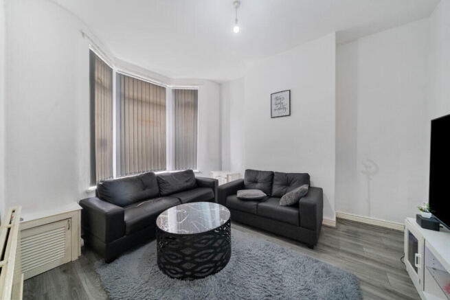 4 bed property, in 12 Malvern Road, £150,000