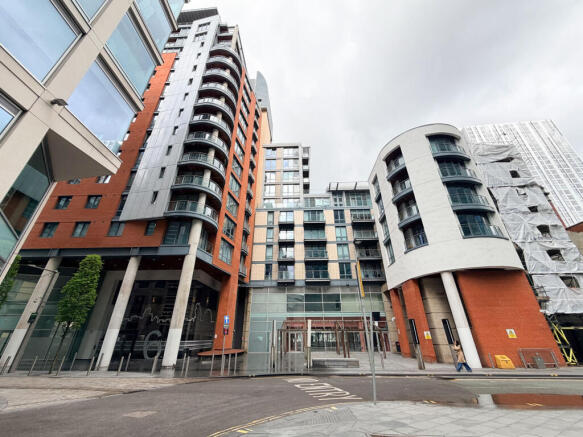 2 bed property, in 18 Leftbank, £292,500