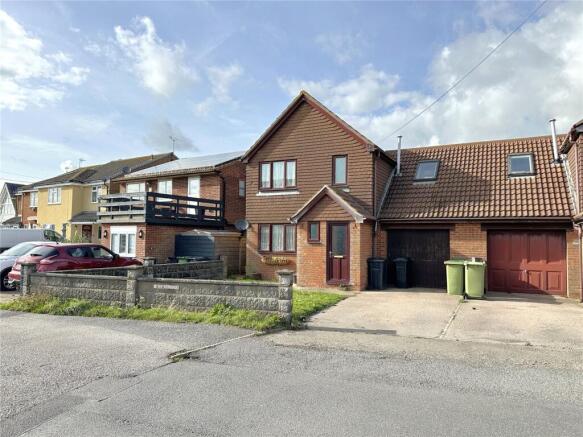 4 bed property, in Coast Road, £360,000