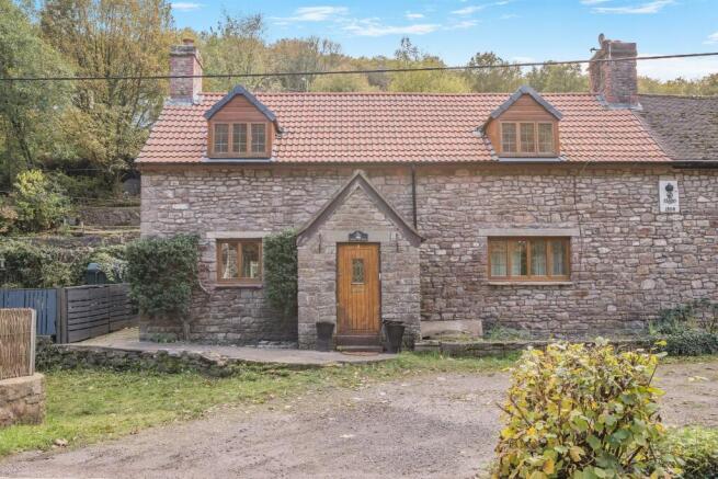 3 bed property, in Crown Cottages, £480,000