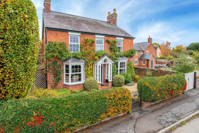 4 bed property, in Springfield House, £575,000