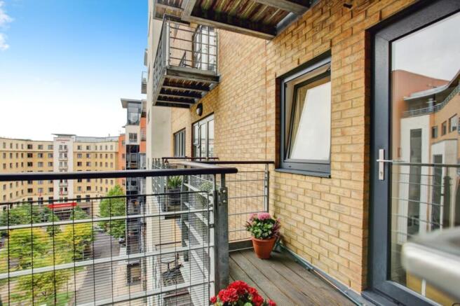 2 bed property, in The Bar, £70,000
