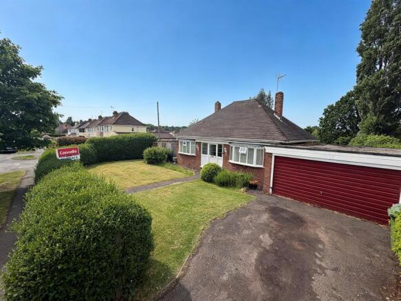 3 bed property, in Sundour Crescent, £550,000
