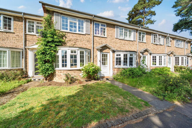 3 bed property, in Broomhall End, £450,000