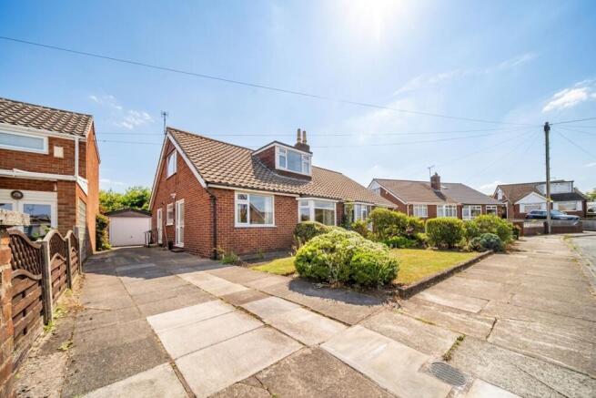 3 bed property, in Redwood Drive, £200,000