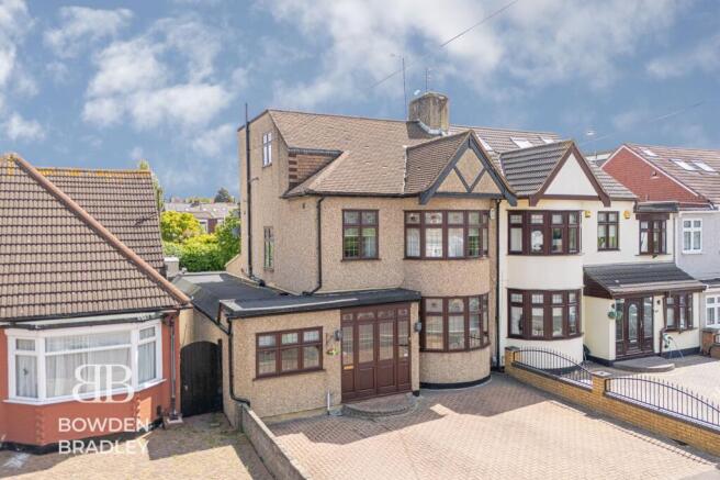 4 bed property, in Marlborough Drive, £750,000
